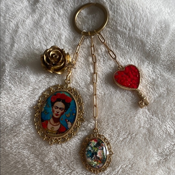 Frida Kahlo Gold BAG PURSE CHARM RED FLOWER FRAME KEY VINTAG - Picture 4 of 6